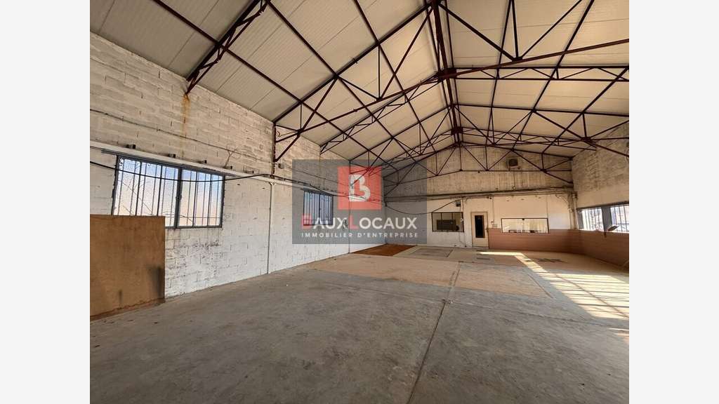 Local 300m² à louer empl premium à Châteaurenard