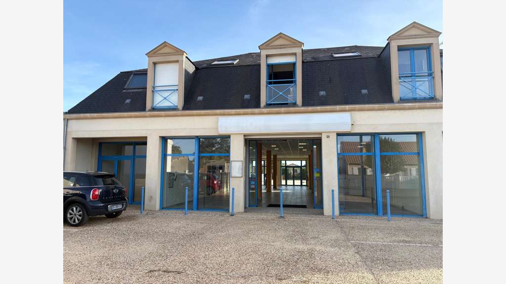 A louer local et bureaux parfait etat Châteauroux