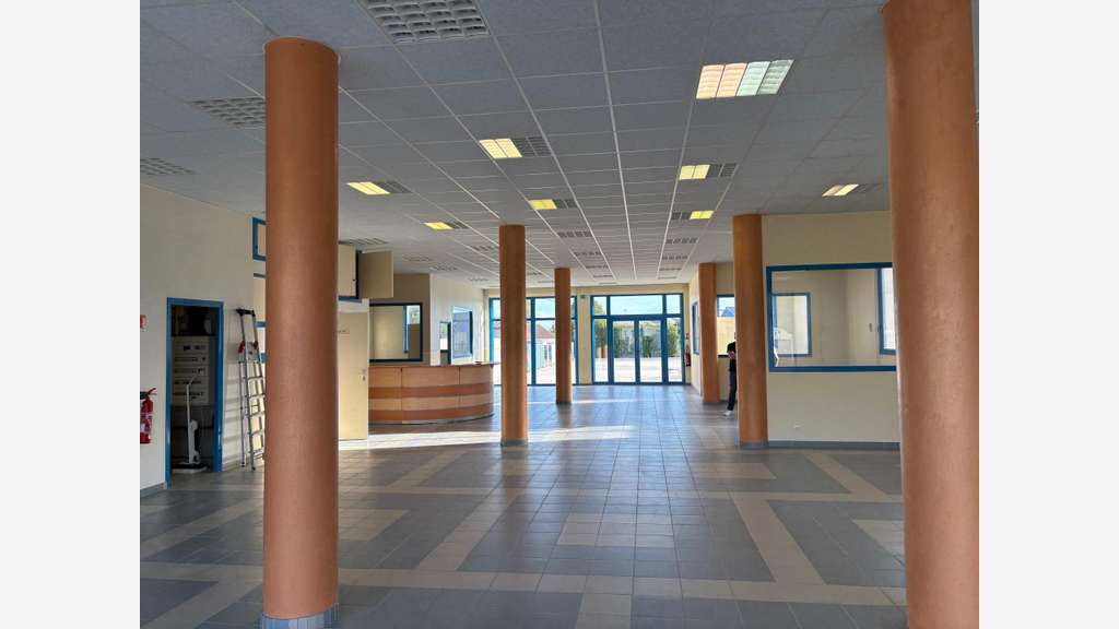 A louer local et bureaux parfait etat Châteauroux