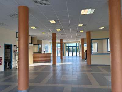 A louer local et bureaux parfait etat Châteauroux