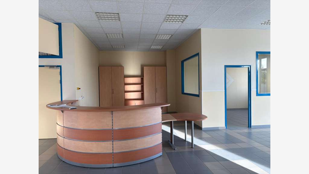 A louer local et bureaux parfait etat Châteauroux