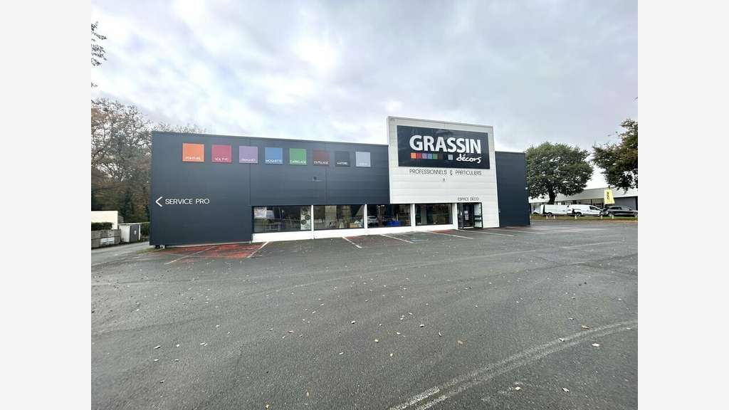 A louer local 750m² à Châtellerault Sud