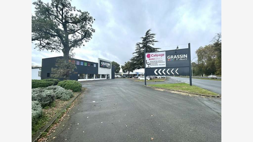 A louer local 750m² à Châtellerault Sud
