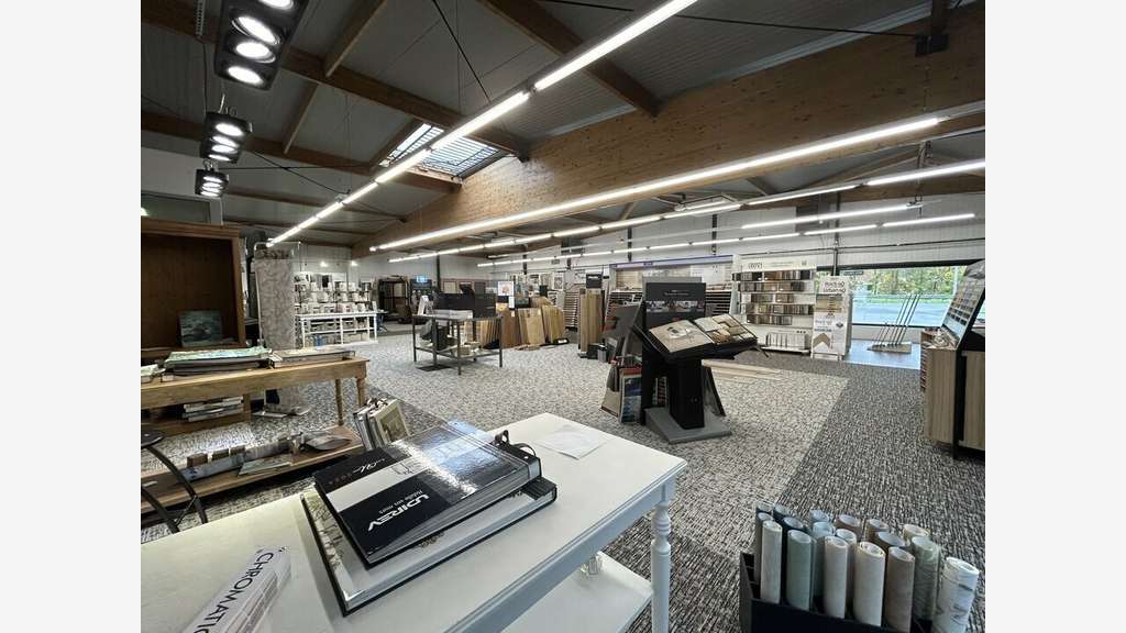 A louer local 750m² à Châtellerault Sud