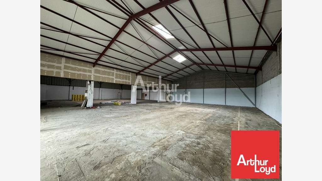 Local 475m² à louer à Chauray zone Mendes France