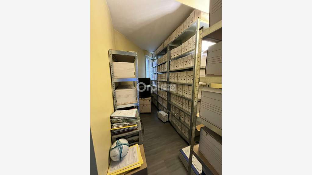 Local 90m² avec vitrine à louer à Chevry-Cossigny