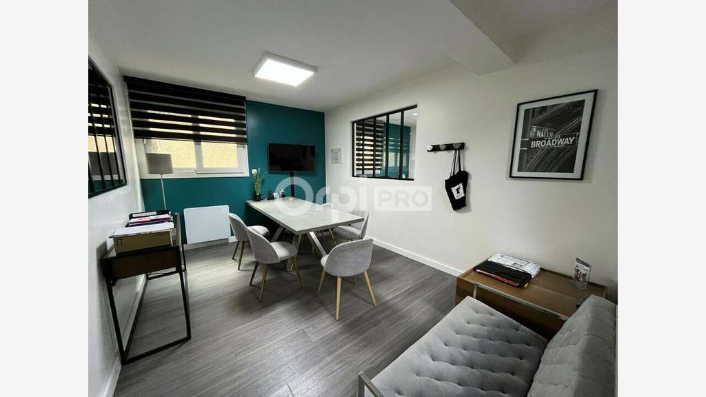 Local 90m² avec vitrine à louer à Chevry-Cossigny