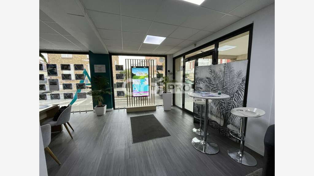 Local 90m² avec vitrine à louer à Chevry-Cossigny
