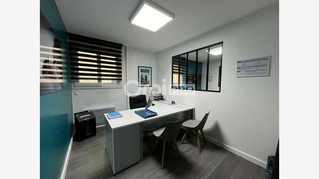 Local 90m² avec vitrine à louer à Chevry-Cossigny