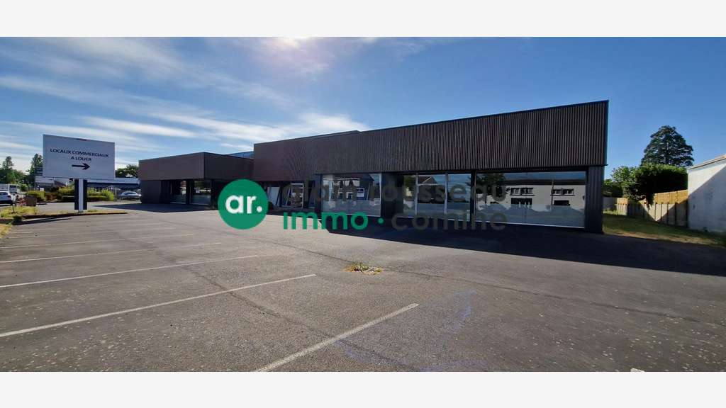 A louer local commercial 1725m² à Cholet