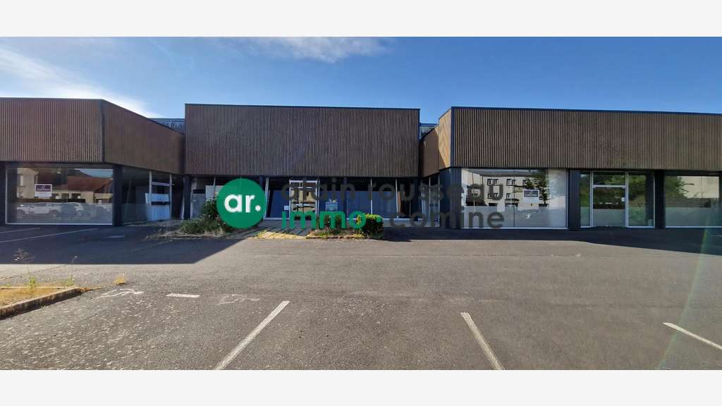 A louer local commercial 1725m² à Cholet