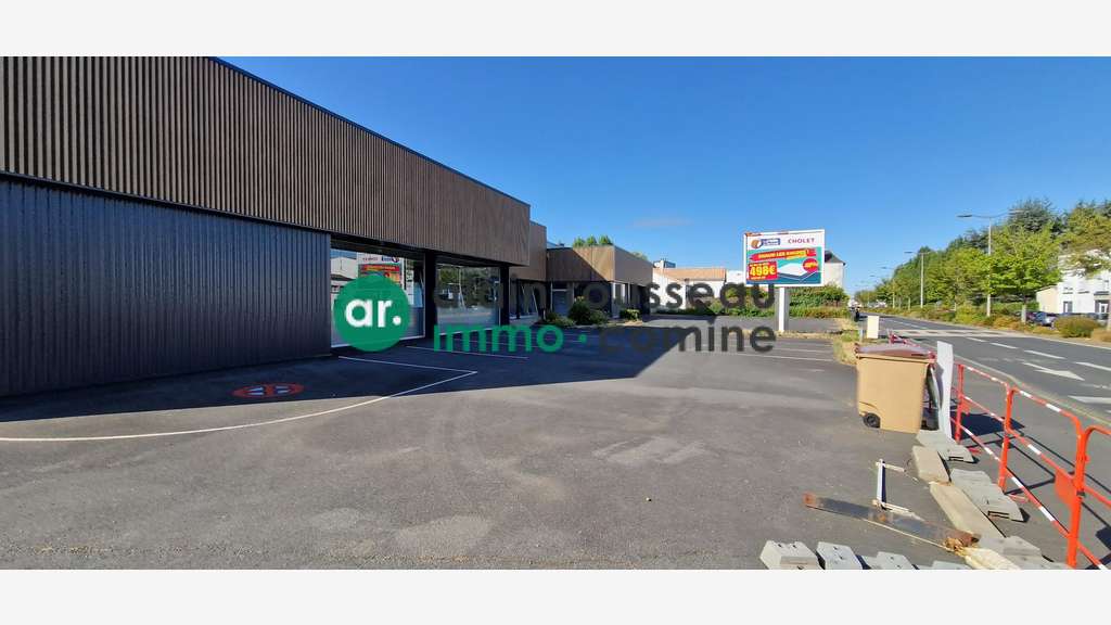 A louer local commercial 1725m² à Cholet