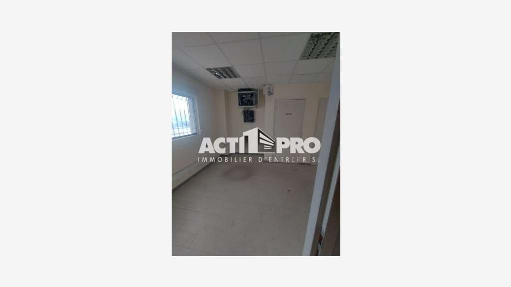 A louer murs commerciaux 800m² ZAC de Claira
