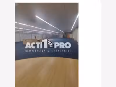 A louer murs commerciaux 800m² ZAC de Claira