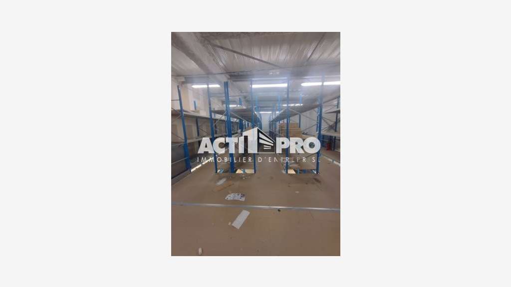 A louer murs commerciaux 800m² ZAC de Claira