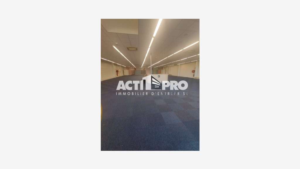 A louer murs commerciaux 800m² ZAC de Claira