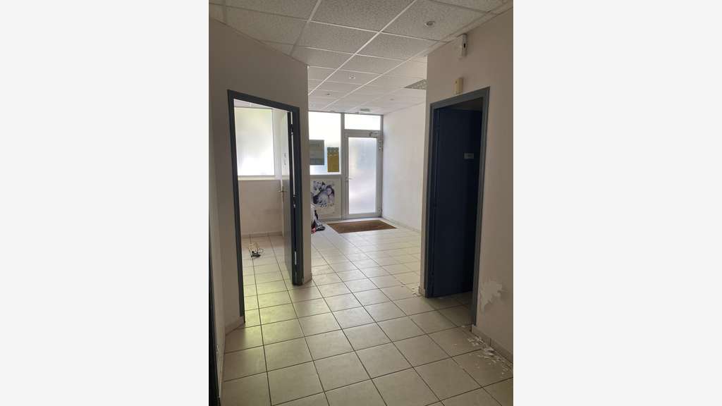 A louer local commercial 69m² Hopital Beaujon