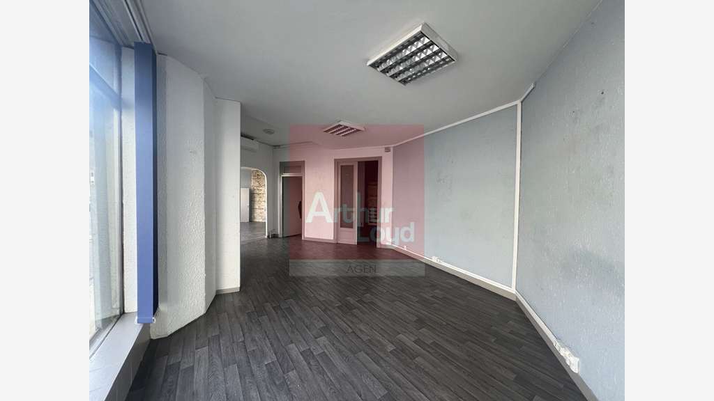 Local 111m² à louer visibilité exception. Agen