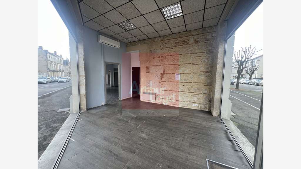 Local 111m² à louer visibilité exception. Agen