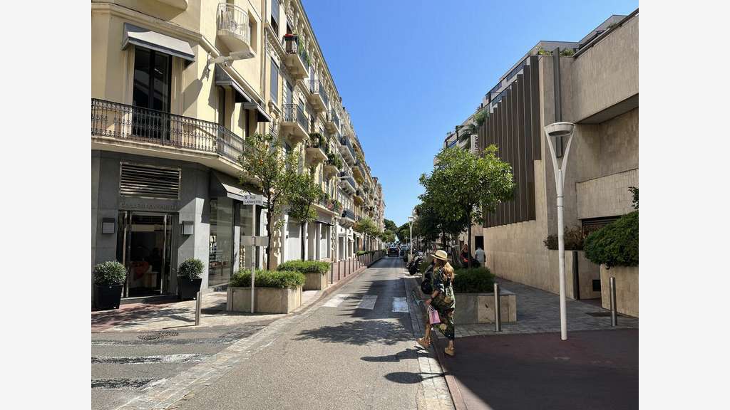 A louer luxueux magasin 85m² empl premium Cannes