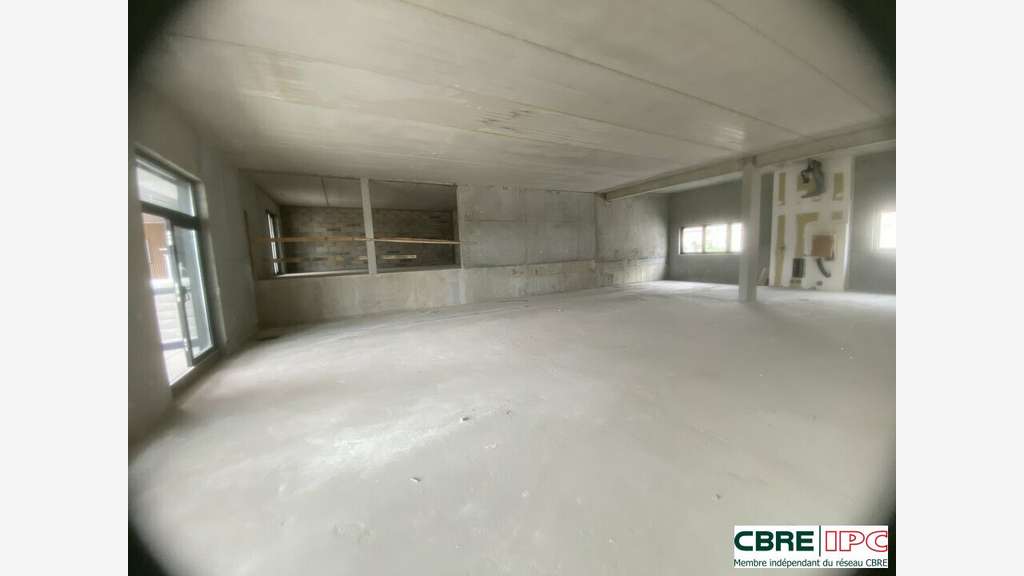 A louer local commercial 152m² R+1 à Dax Gare 
