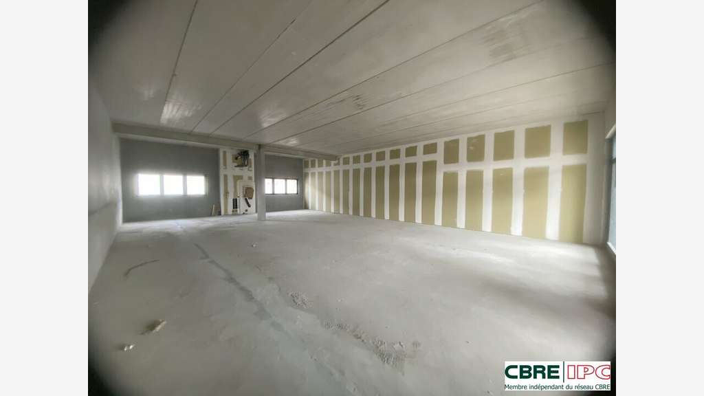A louer local commercial 152m² R+1 à Dax Gare 