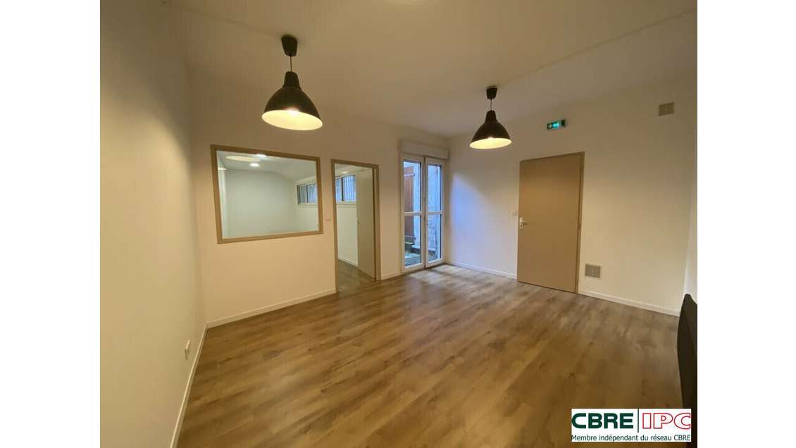 A louer local commercial 85m² à Dax