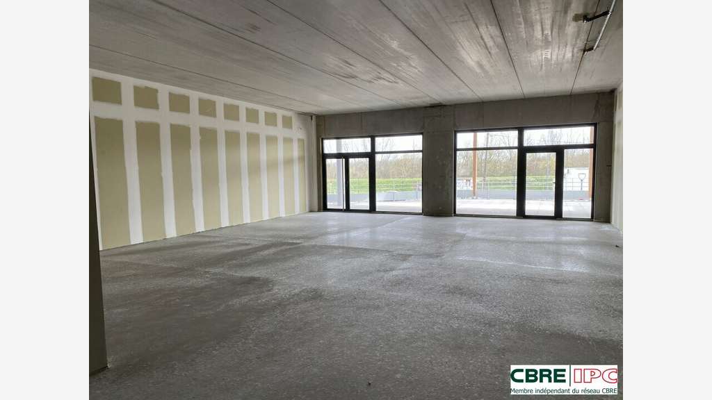 A louer local commercial 152m² à Dax Gare