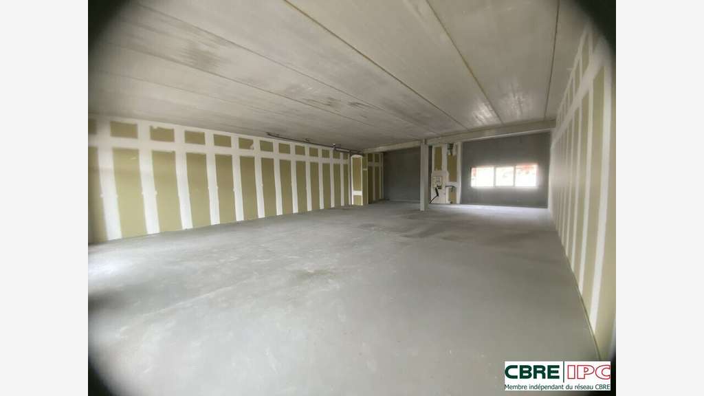 A louer local commercial 152m² à Dax Gare