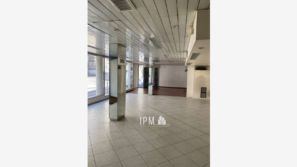 A louer local commercial de 141m² Marseille 13008