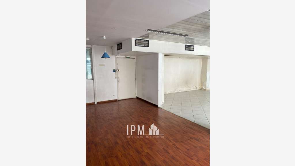 A louer local commercial de 141m² Marseille 13008