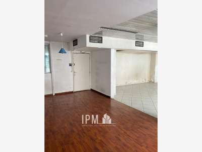 A louer local commercial de 141m² Marseille 13008