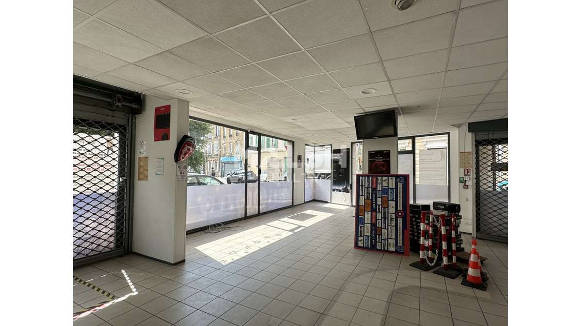 Loue local commercial 155m² Villefranche-sur-Saône
