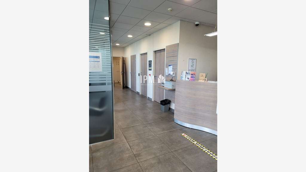 A louer local commercial de 163m² La Seyne sur Mer