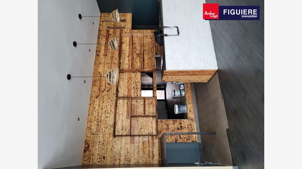 Loue local commercial 173m² avec terrasse à Istres