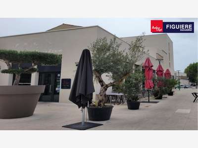 Loue local commercial 173m² avec terrasse à Istres
