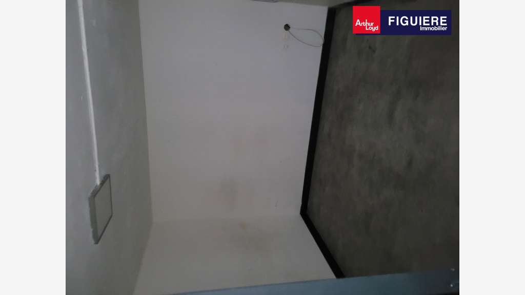Loue local commercial 173m² avec terrasse à Istres