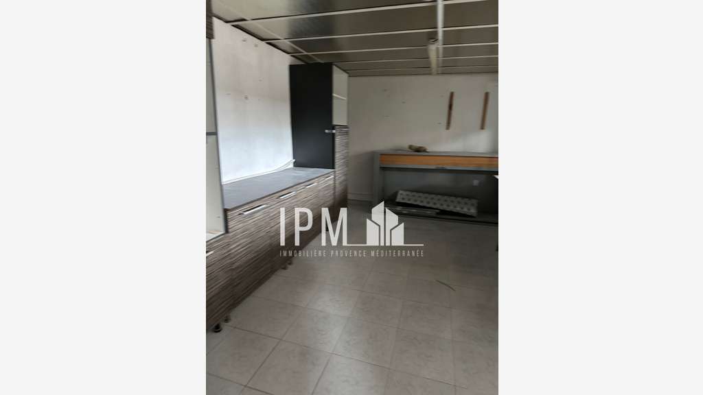 A louer local commercial de 175m² à Carnoux 13470