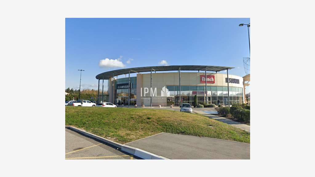 A louer local commercial de 317m² zc Avignon 84000