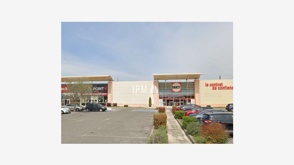 A louer local commercial de 317m² zc Avignon 84000