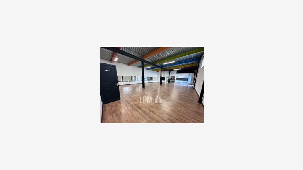 A louer local commercial de 330m² à Vitrolles