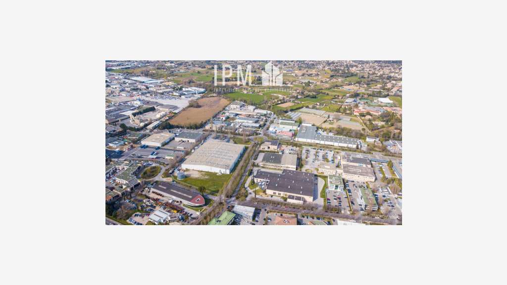 A louer local commercial de 430m² à Aubagne 13400 