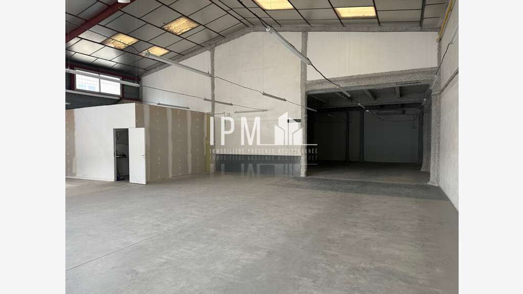 A louer local commercial de 430m² à Aubagne 13400 