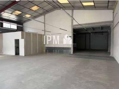 A louer local commercial de 430m² à Aubagne 13400 