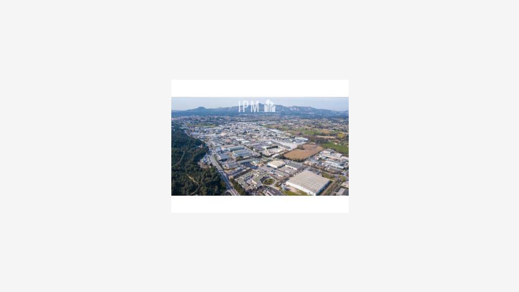 A louer local commercial 450m² Aubagne Les Paluds