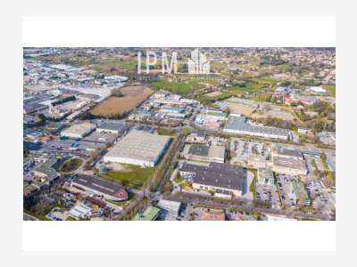 A louer local commercial 450m² Aubagne Les Paluds