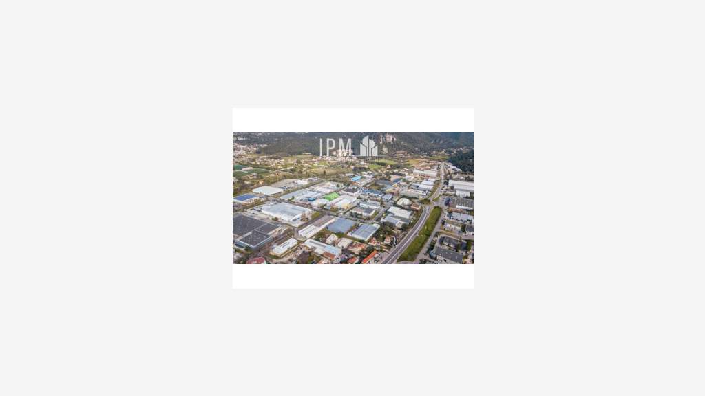 A louer local commercial 450m² Aubagne Les Paluds