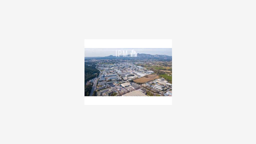 A louer local commercial 450m² Aubagne Les Paluds