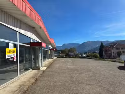 A louer  local commercial 600m² agglo Annecy 