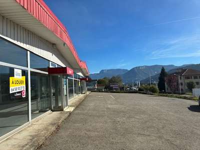 A louer local commercial 600m² agglo Annecy